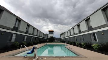 Alberca al aire libre por temporada