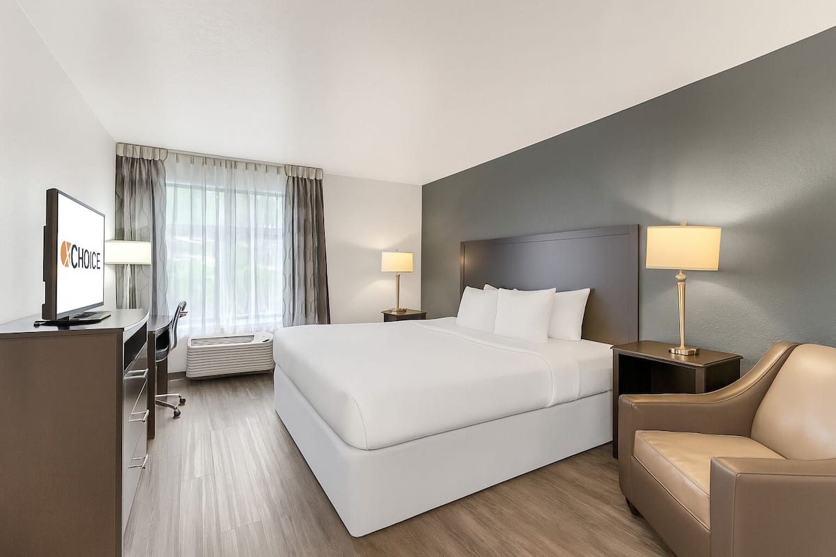 1 Schlafzimmer, individuell dekoriert, individuell eingerichtet