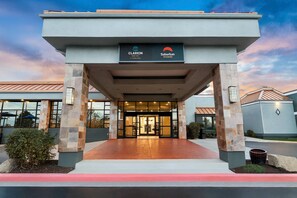 Exterior - Suburban Studios Salt Lake City Airport (Salt Lake City)