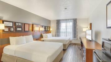 Værelse - 2 queensize-senge - ikke-ryger | 1 soveværelse, individuelt design, individuel indretning, skrivebord