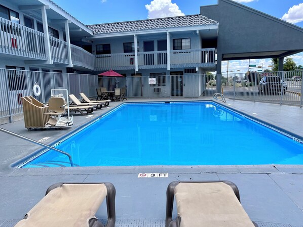 Seasonal outdoor pool - Quality Inn Santa Fe New Mexico (Santa Fe)
