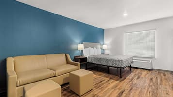 Suite, 1 Queen Bed, Non Smoking | Bed sheets