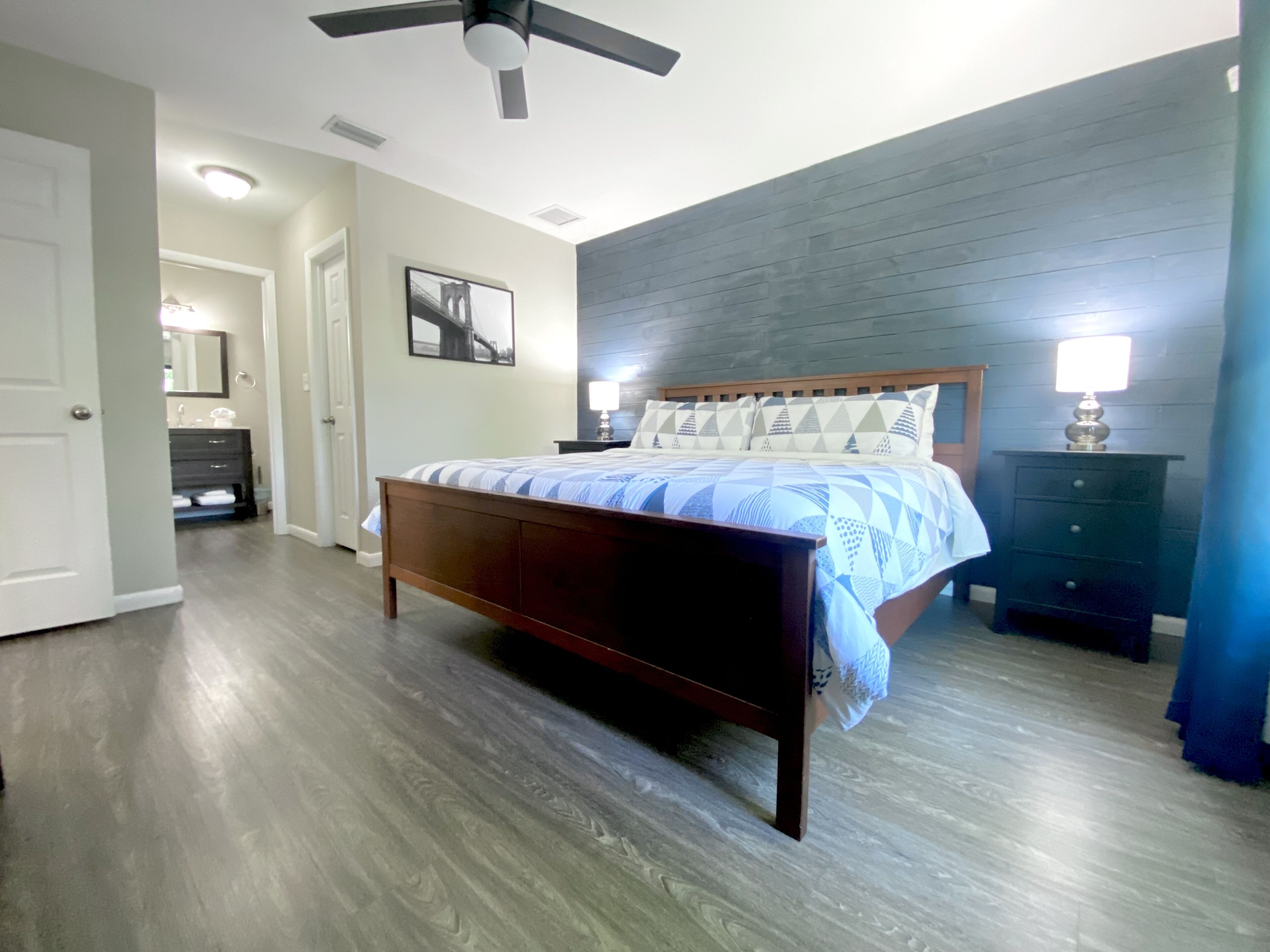 3 bedrooms, desk, iron/ironing board, travel cot