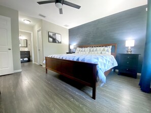 3 camere, una scrivania, ferro/asse da stiro, culla da viaggio