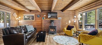 Adorable Cabin 5-min walk to beach! Dog friendly!