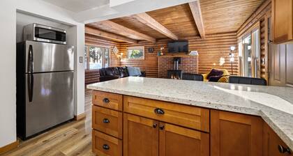 Adorable Cabin 5-min walk to beach! Dog friendly!