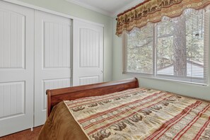 Basic Cabin | 2 bedrooms, free WiFi - KC's Haven (Sugarloaf)