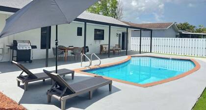 Amazing bohemian house with a pool in a very nice neighborhood