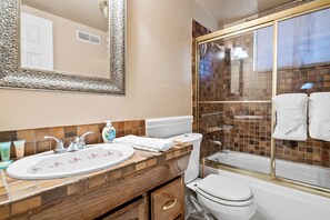 Bathroom - Stonehouse Retreat (Sugarloaf)