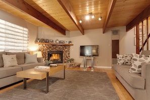 Basic Cabin | Living area | TV