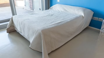 3 habitaciones y ropa de cama