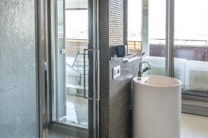 Shower, bidet, towels - Civitanova, noble apartment facing the sea - Between sky and sea (Civitanova Marche)