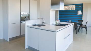 Réfrigérateur, four, lave-vaisselle