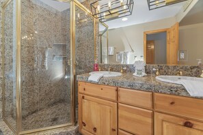 Bathroom - Serenity Knoll (Big Bear Lake)