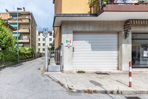 Exterior - GuestHost - Apartment located on the first floor of a four-storey building without a lift.In 70 square meters of space it comfortably accommodates 4 people, with a double bedroom and a double sofa bed in the living room.Excellent location, a few minutes  (Mestre)