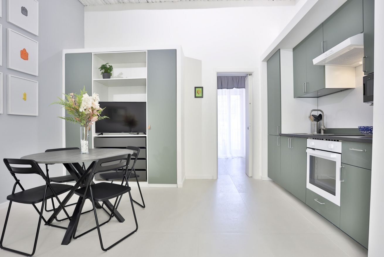 Frigorifero, microonde, forno, piano cottura