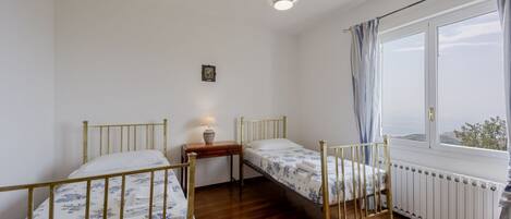 4 Schlafzimmer, Bügeleisen/Bügelbrett, Internetzugang, Bettwäsche