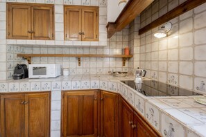 Micro-ondes, four, plaque de cuisson, lave-vaisselle