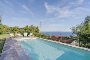 Pool - Comfortable apartment of 260 sqm, able to accommodate up to 10 people, located in a panoramic area above Imperia, surrounded by olive trees. The view from the terrace is magnificent!The accommodation is equipped with every comfort, including the presence (Imperia)