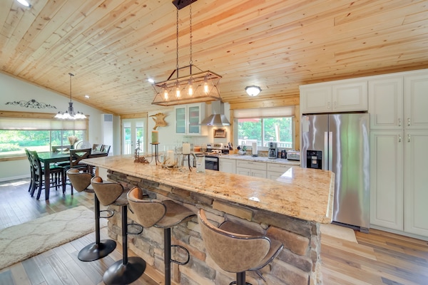 Champion Vacation Rental | 3BR | 2.5BA | 3 Steps to Access | 2,500 Sq Ft