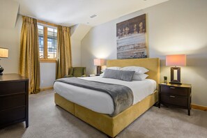 2 chambres, bureau, fer et planche à repasser, lit de bébé portatif