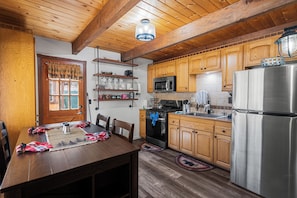 Cabana básico | Cozinha privada | Chaleira elétrica, torradeira