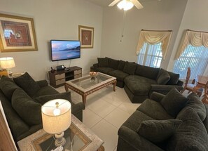 TV, table tennis - Budget Friendly/ Pool/Spa/ Game Room/ Gated Community (Davenport)