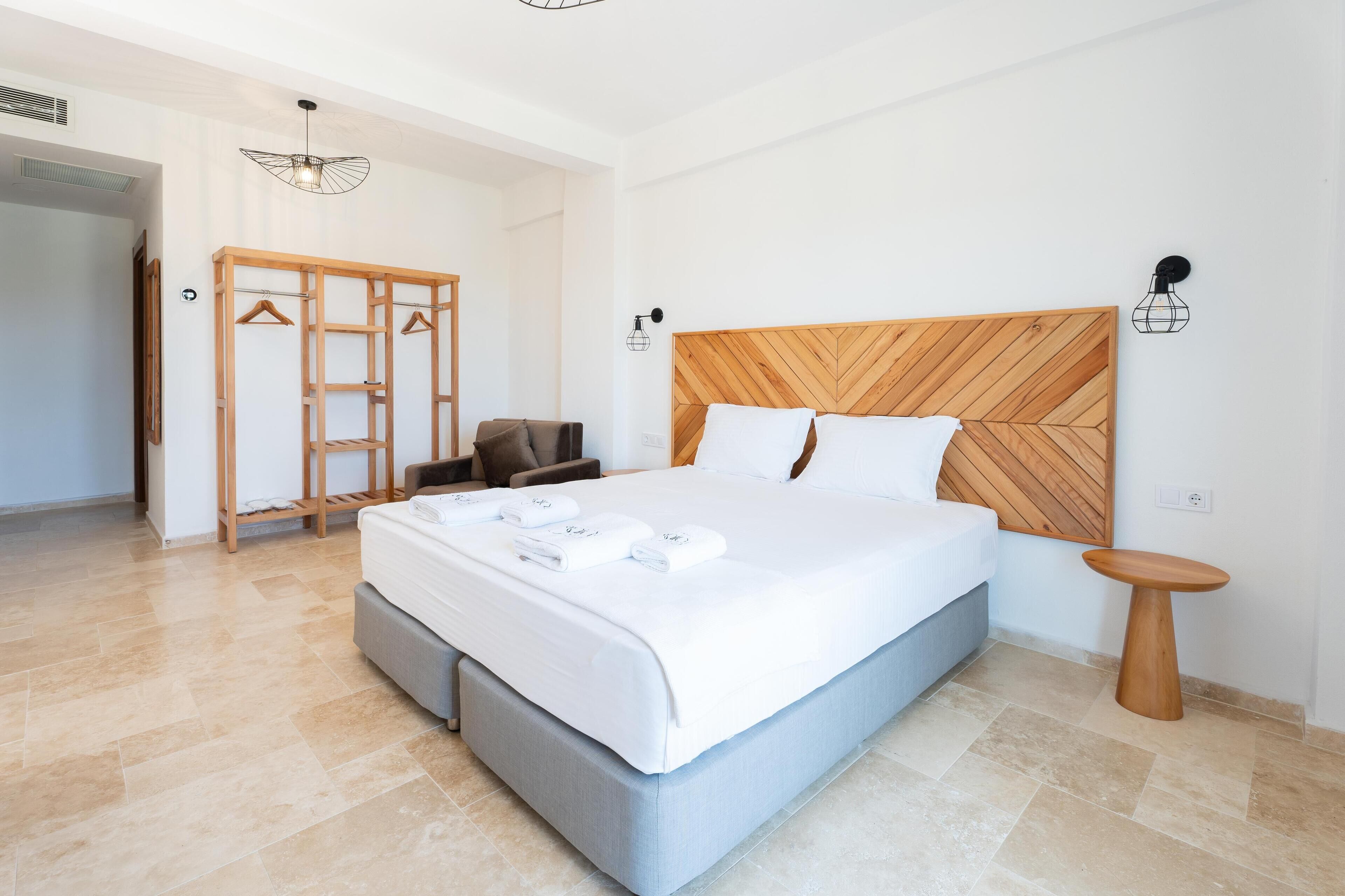 Down duvets, Select Comfort beds, free minibar, desk