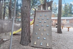 Children’s play area – outdoor - Irie's Retreat (Sugarloaf)