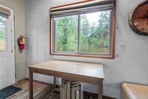 Basic Cabin | Private kitchen - Star & Gem Cabin (Big Bear Lake)