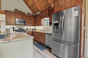 Basic Cabin | Private kitchen - Star & Gem Cabin (Big Bear Lake)