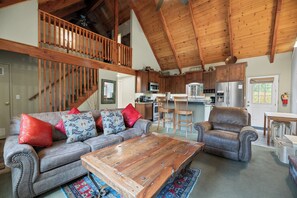 Basic Cabin | Living area