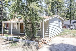 Front of property - Honey Bear (Big Bear Lake)