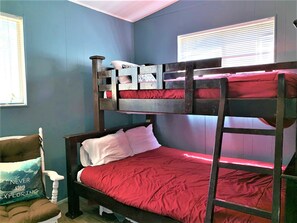 Basic Cabin | 2 bedrooms, free WiFi - Honey Bear (Big Bear Lake)