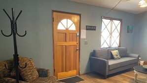 Basic Cabin | Living area