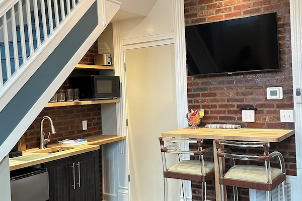 A kitchenette to rival those of the fanciest hotels.