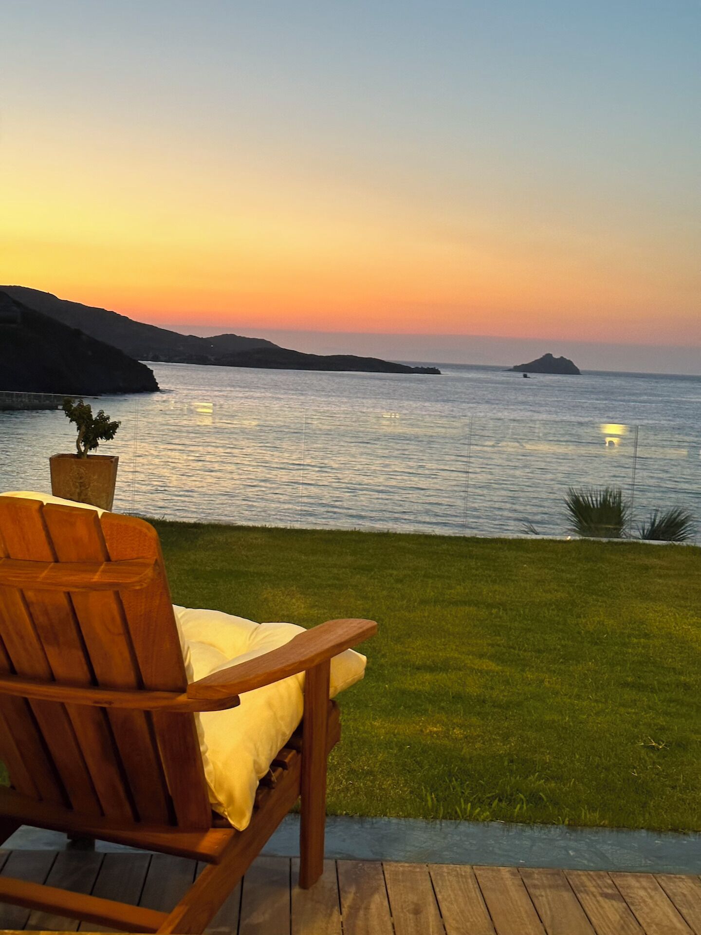 Mediterranean oceanfront Turkish villa. Private pool & private beach access.