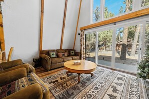 Living area - Sherwood Pines (Big Bear City)