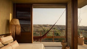 Suite panorámica | Minibar y caja de seguridad en la habitación