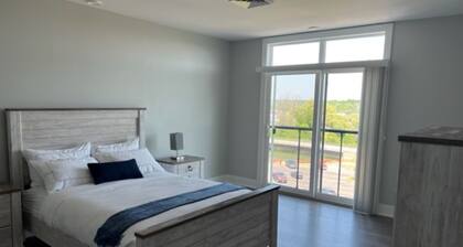 2 Bedroom, 2 bathroom condo on Canandaigua Lake