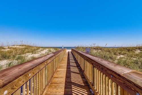 New Listing! Dog Friendly! Walk to Ocean!