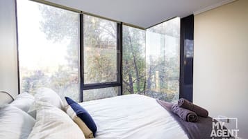 2 Schlafzimmer, Schreibtisch, Bügeleisen/Bügelbrett, Reisekinderbett