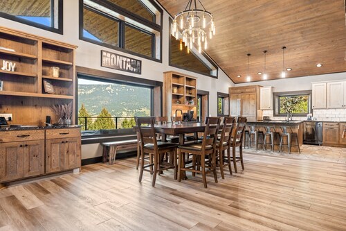 NEW! Luxury Big Sky Mountain Lodge | Dual Hot Tubs | Game Room | Secluded Setting