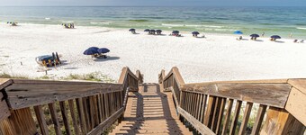 Palms of Seagrove A5 - 30A BEACH FRONT, Beach Access, Bikes & Pool