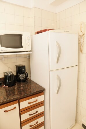 Apartment | Eigene Küche | Mikrowelle, Ofen, Toaster, Kochgeschirr/Geschirr/Besteck