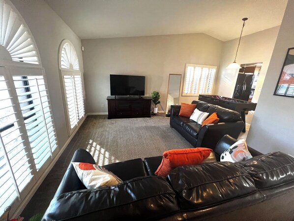 Smart TV, table tennis