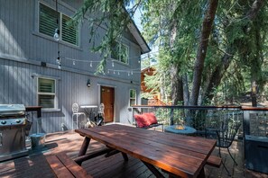 BBQ/picnic Area - Silver Pine Lodge (Big Bear Lake)