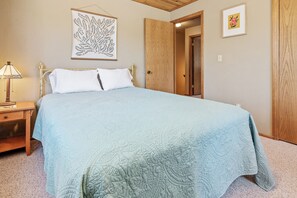 Basic Cabin - Hikers Haven (Big Bear City)