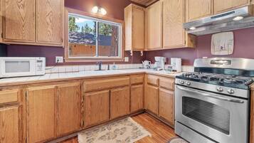 Basic Cabin | Private kitchen | Electric kettle