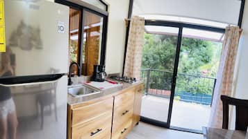 Fridge, stovetop, coffee/tea maker, toaster